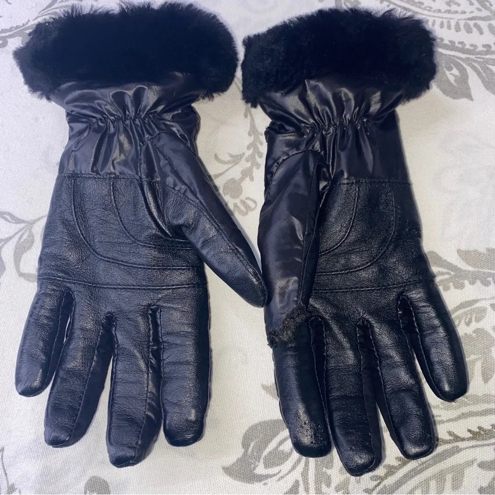 UGG All Weather‎ Touchscreen Compatible Quilted Performance Gloves S/M Black